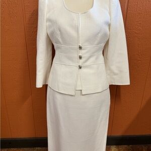 Tahari Elegant White Women's Skirt Suit